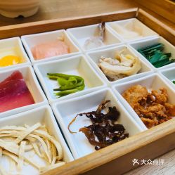 昆明云魁新派過(guò)橋米線 傳統(tǒng)與創(chuàng)新的美味交融
